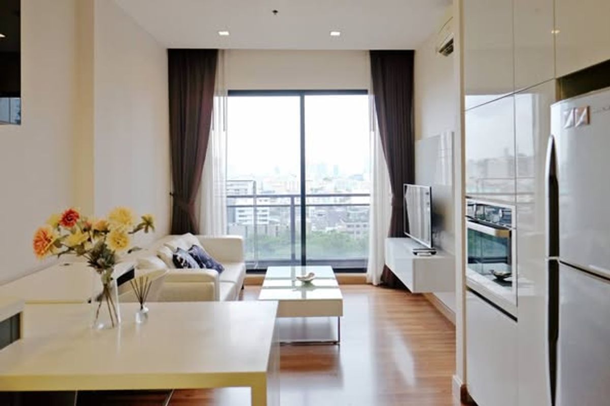 For RentCondoRatchadapisek, Huaikwang, Suttisan : 🏙 Ivy Ampio | 1 bedroom, complete with a 46 square meter cultural center 💰 Rent only 30,000 baht/month. Call: 086-746-8882 (K. Cooper)