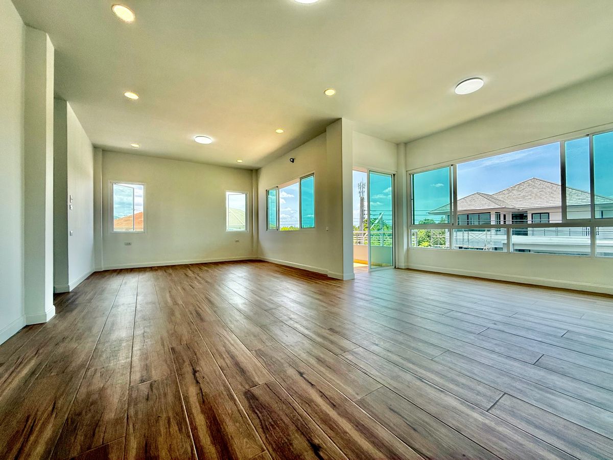 ขายบ้านปิ่นเกล้า จรัญสนิทวงศ์ : ขายบ้านเดี่ยวหลังใหญ่ 2 ชั้น ห้องมุม หมู่บ้านสวนดอกไม้ บรมราชชนนี 105