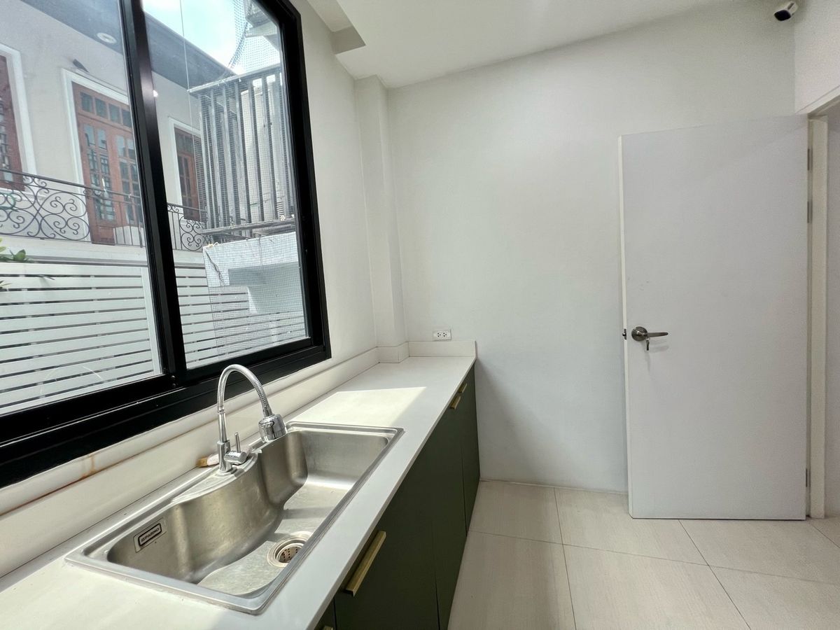 ขายโฮมออฟฟิศพระราม 9 เพชรบุรีตัดใหม่ RCA : 📣 [For Sale] โฮมออฟฟิศพระราม 9 5 ชั้น พร้อมลิฟต์ส่วนตัว ✨ ใจกลางพระราม 9 ซอย 57/1 (Meloft Rama9 Home Office) แต่งครบ พร้อมใช้งาน