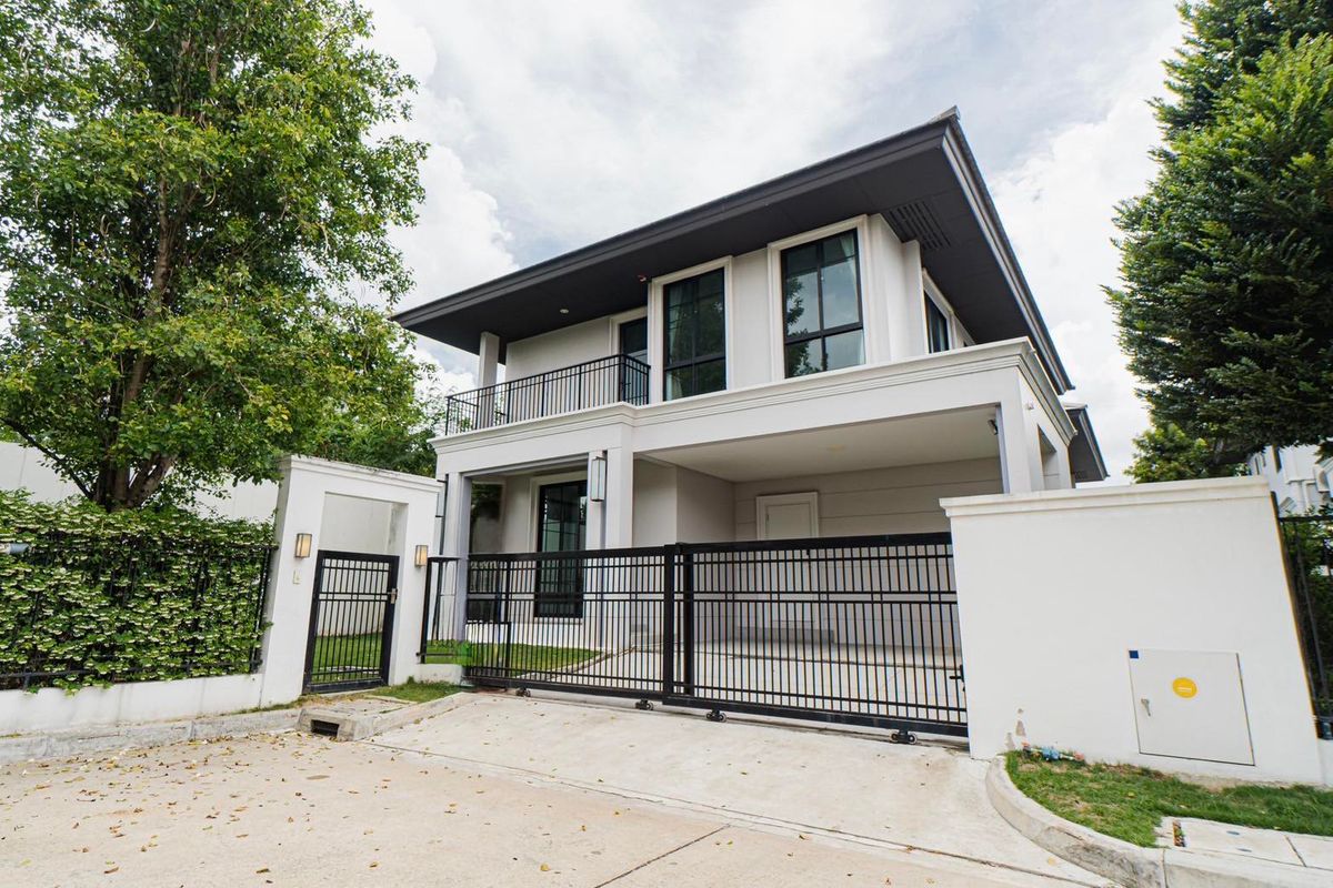 For RentHousePattanakan, Srinakarin : 2 storey detached house for rent Setthasiri Project Phatthanakan 87, elegant decoration Furniture air  There are 4 bedrooms, 3 bathrooms. Rental price 85,000 baht