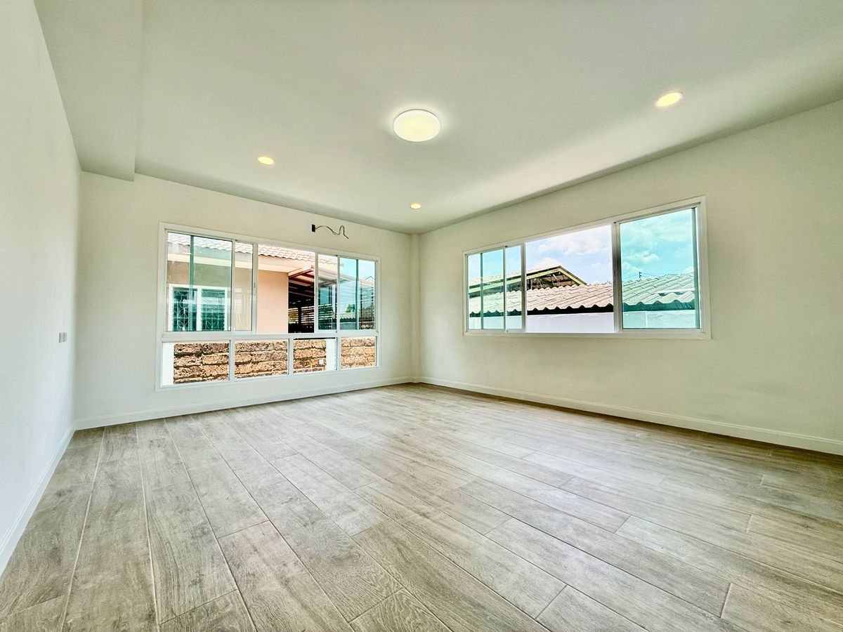 ขายบ้านปิ่นเกล้า จรัญสนิทวงศ์ : ขายบ้านเดี่ยวหลังใหญ่ 2 ชั้น ห้องมุม หมู่บ้านสวนดอกไม้ บรมราชชนนี 105