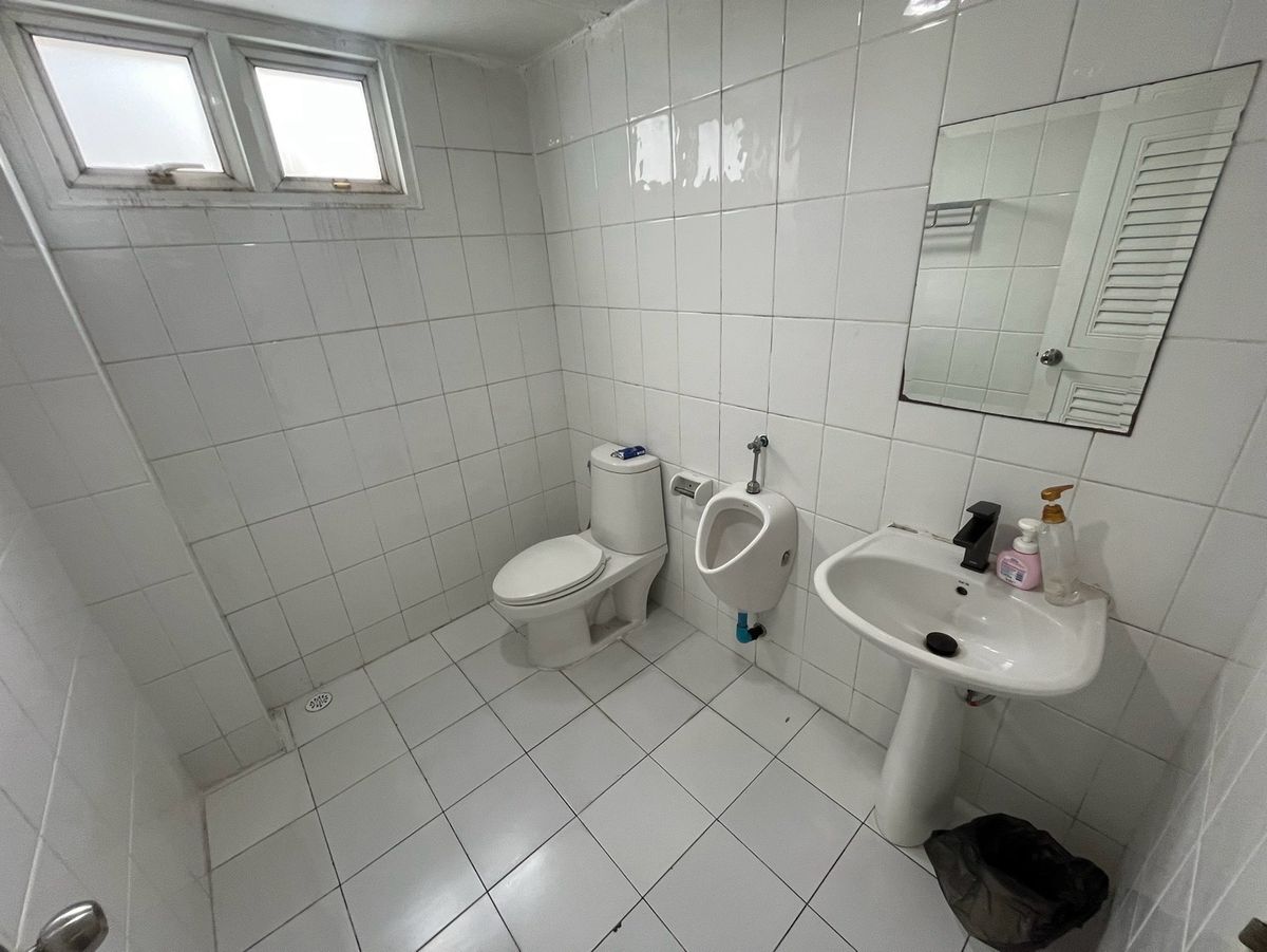 For RentOfficeKaset Nawamin,Ladplakao : Rent a 5 -story office building with a Stand Alone elevator, 20 car parking, Nuanchan, Bueng Kum District, Bangkok | Can decorate the renovation to improve the companys office.