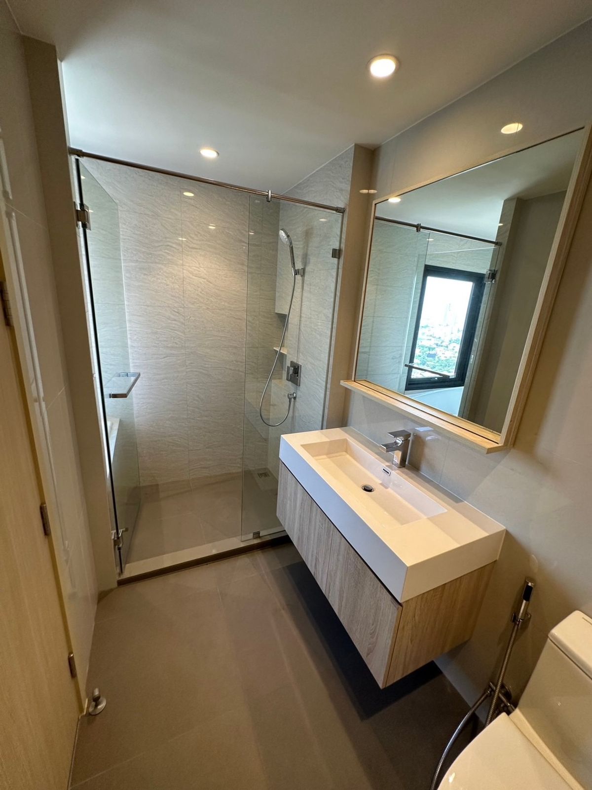 For SaleCondoSukhumvit, Asoke, Thonglor : Maru Ekkamai 2 / Pet Friendly near BTS Ekkamai, rare item, only 2 units on the whole floor, brand new room, extra high ceiling 5.5 m. / 2 bedrooms, 2 bathrooms, 76 sq m. Call 0937890899