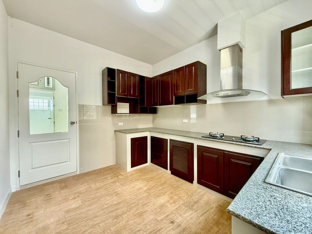 ขายบ้านปิ่นเกล้า จรัญสนิทวงศ์ : ขายบ้านเดี่ยวหลังใหญ่ 2 ชั้น ห้องมุม หมู่บ้านสวนดอกไม้ บรมราชชนนี 105