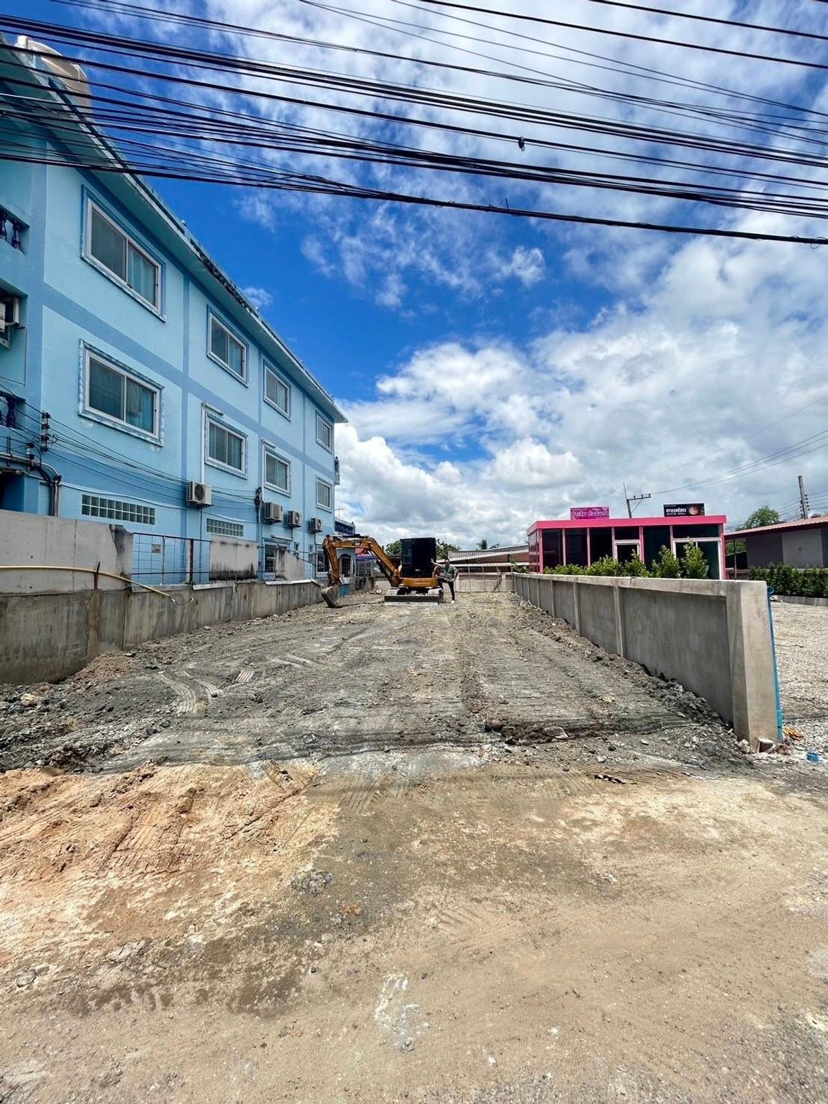 For SaleLandChiang Mai : Flood-free land 53 sq.wah. Located on the main road in Pa Daet, Ideal for home building, shop-house, or small development.