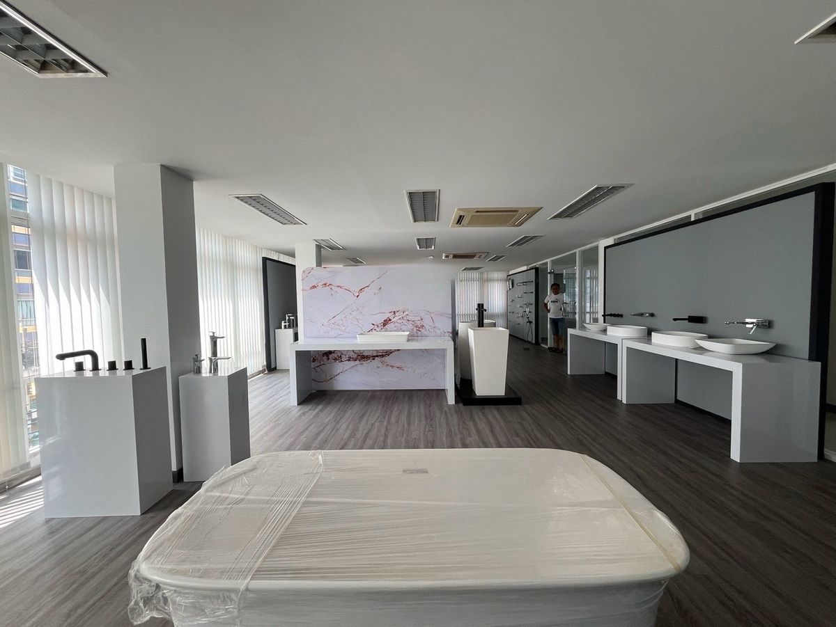 For RentOfficeKaset Nawamin,Ladplakao : Rent a 5 -story office building with a Stand Alone elevator, 20 car parking, Nuanchan, Bueng Kum District, Bangkok | Can decorate the renovation to improve the companys office.