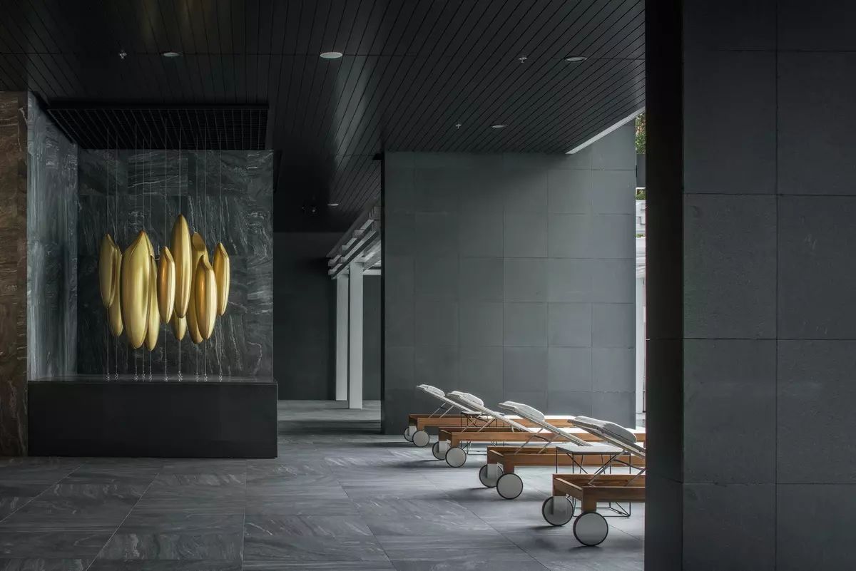 ขายคอนโดวิทยุ ชิดลม หลังสวน : Noble Ploenchit / ราคาดีสุดในตลาด BTS เพลินจิต / 1 ห้องนอน 45 ตร.ม. โทร 0937890899