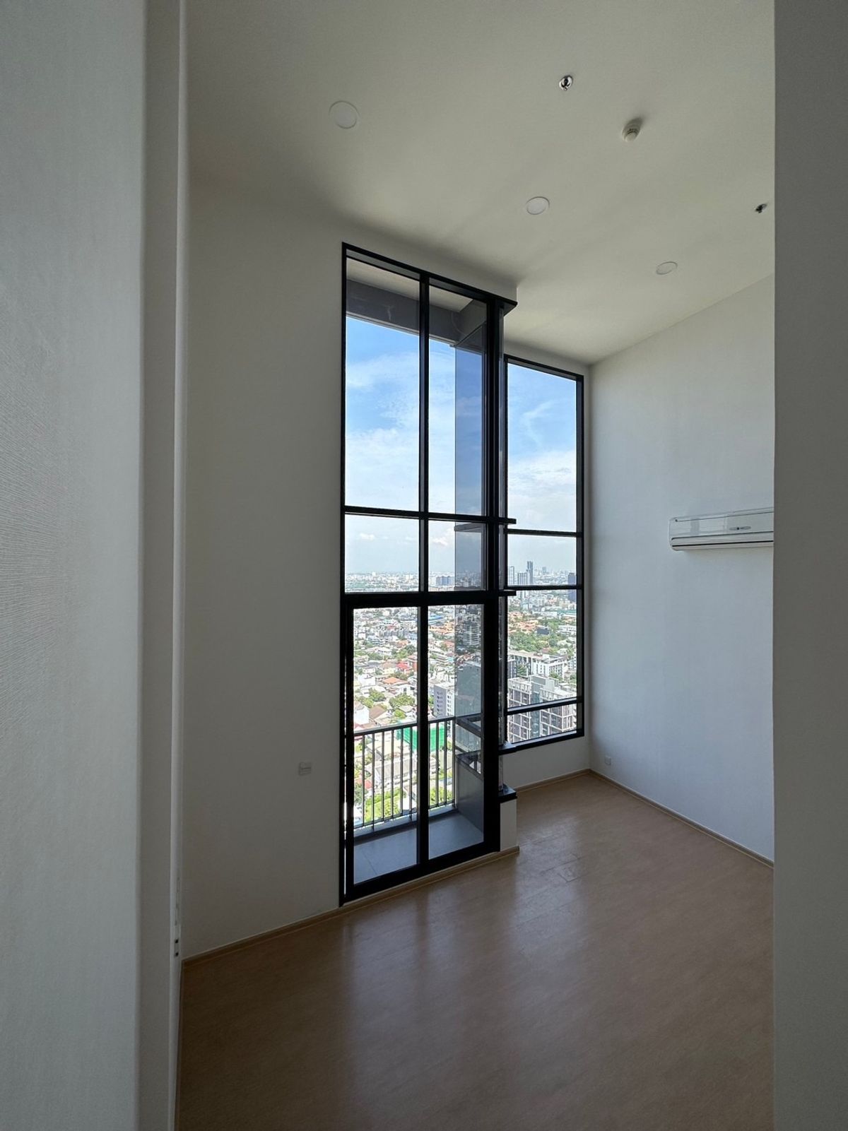 For SaleCondoSukhumvit, Asoke, Thonglor : Maru Ekkamai 2 / Pet Friendly near BTS Ekkamai, rare item, only 2 units on the whole floor, brand new room, extra high ceiling 5.5 m. / 2 bedrooms, 2 bathrooms, 76 sq m. Call 0937890899