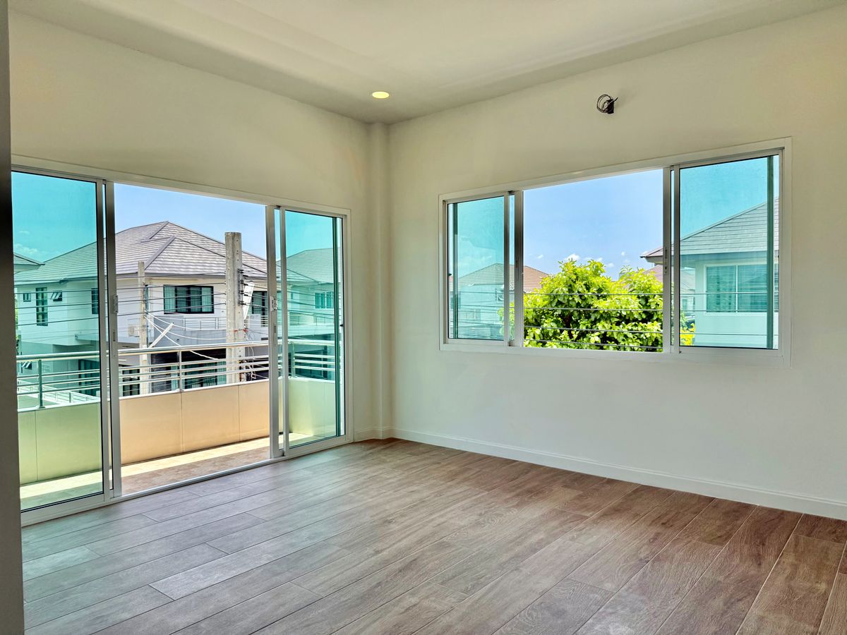 ขายบ้านปิ่นเกล้า จรัญสนิทวงศ์ : ขายบ้านเดี่ยวหลังใหญ่ 2 ชั้น ห้องมุม หมู่บ้านสวนดอกไม้ บรมราชชนนี 105