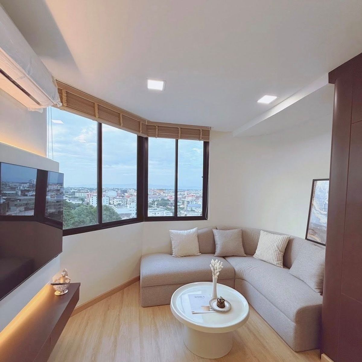 For SaleCondoChiang Mai : Nakornping Condo, near Nimmanhaemin, MAYA & Chiang Mai University, Fully renovated in Modern Luxury Style, Doi Suthep Mountain View.