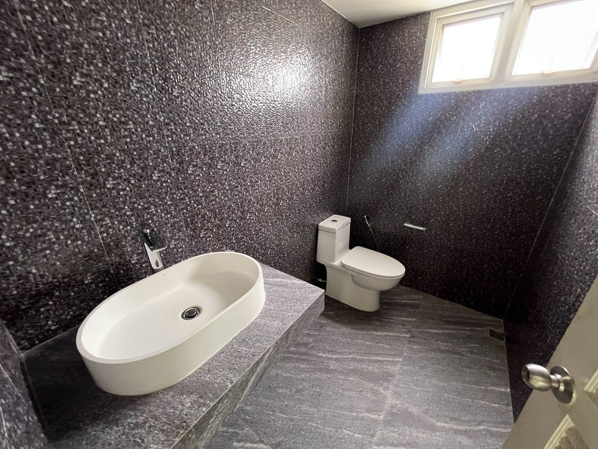 For RentOfficeKaset Nawamin,Ladplakao : Rent a 5 -story office building with a Stand Alone elevator, 20 car parking, Nuanchan, Bueng Kum District, Bangkok | Can decorate the renovation to improve the companys office.