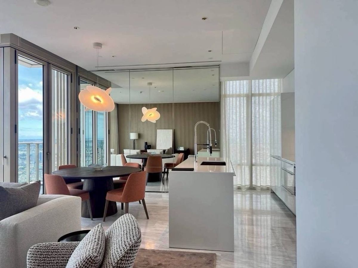 ให้เช่าคอนโดสาทร นราธิวาส : ▼ Four Seasons Private Residences 🐱🐶 Rent 230K | Pets are allowed🐶 2 bedrooms, 3 bathrooms | Size: 125 sq.m. | floor 45++ 
