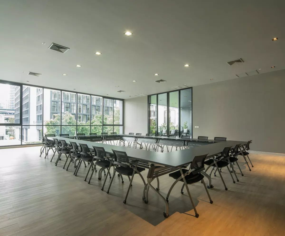 ขายคอนโดวิทยุ ชิดลม หลังสวน : Noble Ploenchit / ราคาดีสุดในตลาด BTS เพลินจิต / 1 ห้องนอน 45 ตร.ม. โทร 0937890899