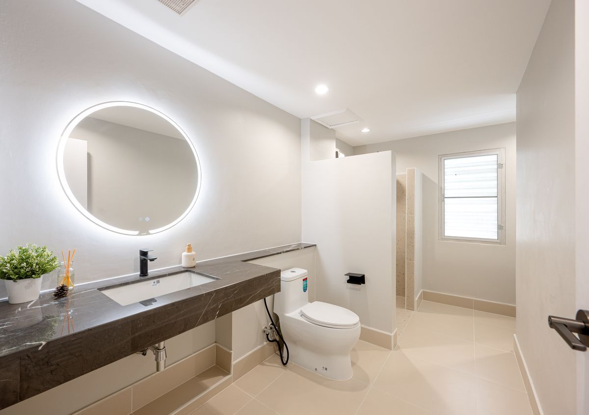 For SaleHouseSapankwai,Jatujak : 🏡 For Sale: 3-Storey Detached House in Modern Contemporary Style ✨ Fully renovated with spacious 375 sq.m. of usable area | 5 Bedrooms Prime location near MRT Chatuchak & BTS Mo Chit Surrounded by shopping malls, schools, and universities – convenient