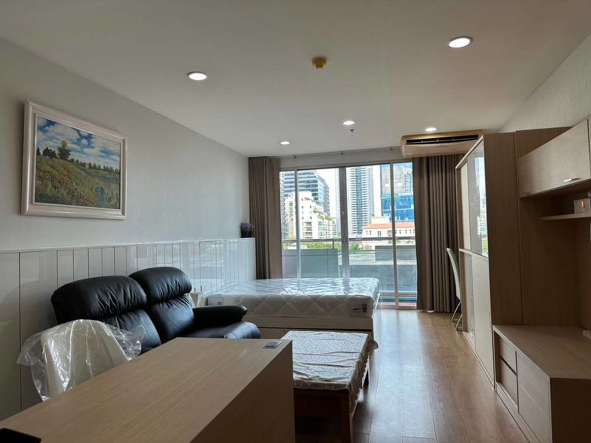 For RentCondoSilom, Saladaeng, Bangrak : Silom Grand Terrace Studio Condo Rental, 7th Floor, Size 43 sqm. Bed 6 feet