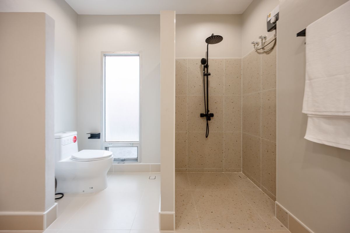 For SaleHouseSapankwai,Jatujak : 🏡 For Sale: 3-Storey Detached House in Modern Contemporary Style ✨ Fully renovated with spacious 375 sq.m. of usable area | 5 Bedrooms Prime location near MRT Chatuchak & BTS Mo Chit Surrounded by shopping malls, schools, and universities – convenient