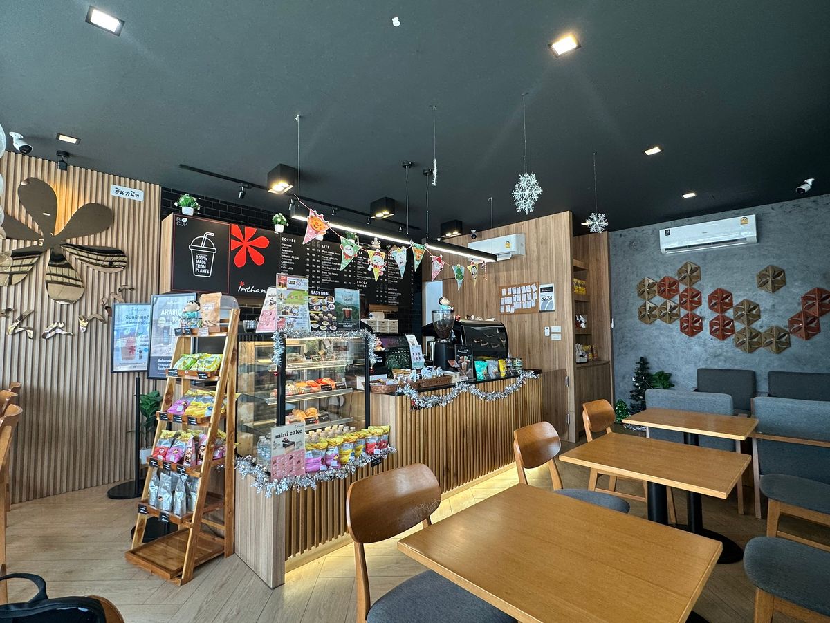 เซ้งร้านค้า/ตลาดนัดลาดกระบัง สุวรรณภูมิ : โอกาสทองของนักลงทุน! เซ้งร้านกาแฟ Inthanin 2 สาขา ทำเลดีเยี่ยม พร้อมอุปกรณ์ครบชุด พนักงาน และระบบบริหารจัดการ