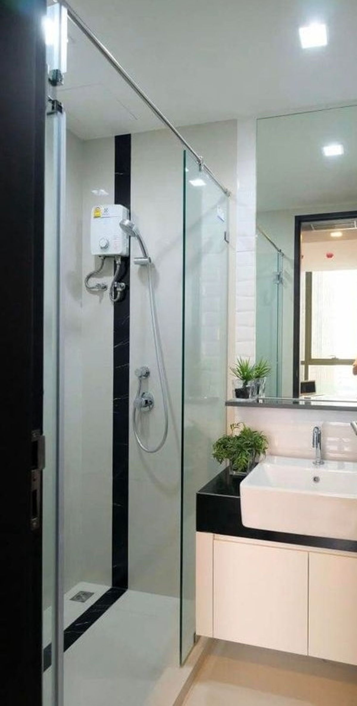 คอนโดราชเทวี พญาไท : Wish Signature Midtown Siam 1【𝐒𝐄𝐋𝐋 & 𝐑𝐄𝐍𝐓】🔥ห้องเท่ ๆ ที่เล่นกับแสงอย่างมีสไตล์ วัสดุไม้สีเข้ม บิ้วอินฟังก์ชันดี เรียบแต่น่าอยู่มาก🔥  ติดต่อไลน์ไอดี: @hacondo