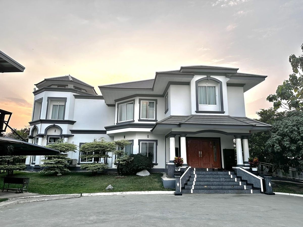 For SaleHousePathum Thani,Rangsit, Thammasat : ▲ Luxurious detached house with Khlong Song Restaurant Building ▲ 55 Milk. In total 2 rai 2 ngan 81 sq.w. 086-9299929 Punny