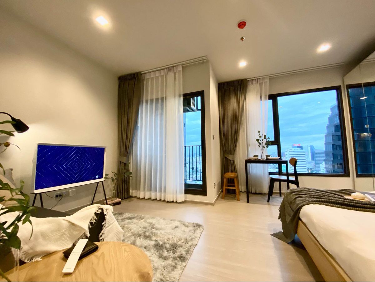 For RentCondoRama9, Petchburi, RCA : Life Asoke - Rama 9 (Life Asoke - Rama 9) is the nearest to the sky train.