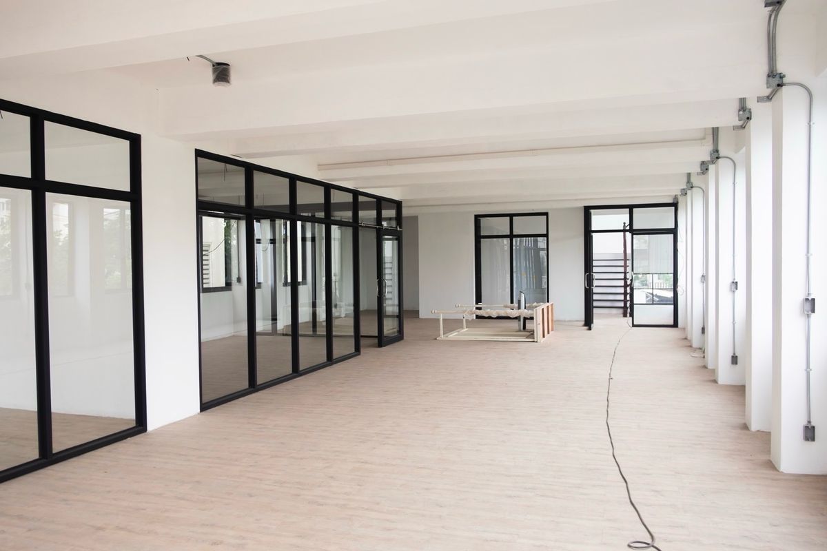 For RentOfficeRamkhamhaeng, Hua Mak : Rental of the Stand Alone Building has a lot of parking elevators, Town in Town, Sriwara Road, Ekkamai - Ram Inthra express. Bangkok