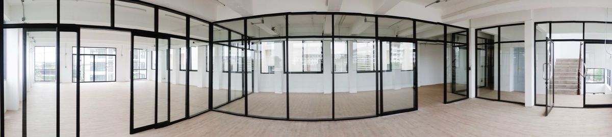 For RentOfficeRamkhamhaeng, Hua Mak : Rental of the Stand Alone Building has a lot of parking elevators, Town in Town, Sriwara Road, Ekkamai - Ram Inthra express. Bangkok