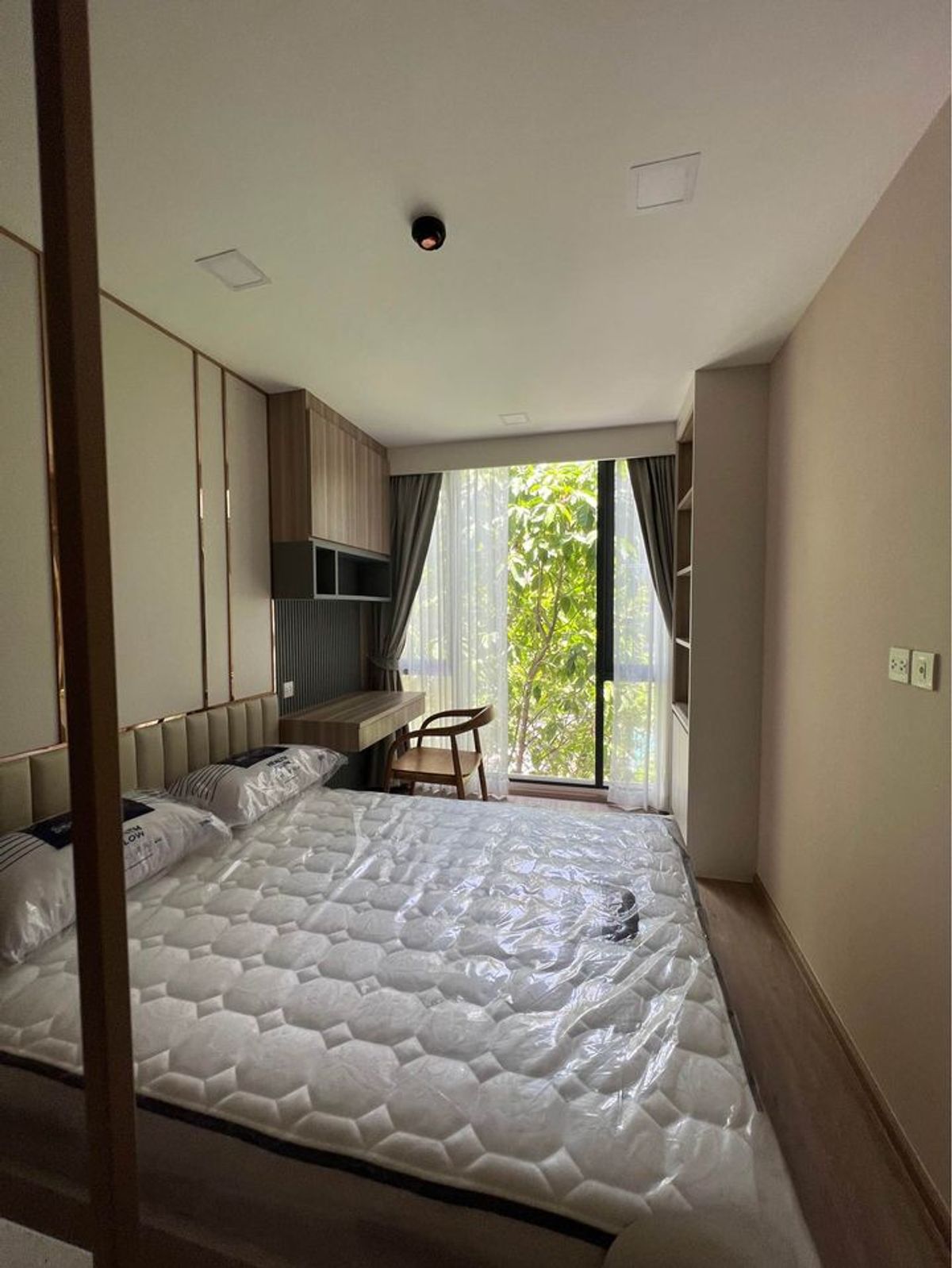 ให้เช่าคอนโดสยาม จุฬา สามย่าน : The Nest Chula Samyan【𝐑𝐄𝐍𝐓】🔥ห้องนี้น่ารักเกินต้าน แต่งหวาน ความเรียบง่ายที่แอบแทรกดีเทลน่ารักไว้ทุกมุม🔥  ติดต่อไลน์ไอดี: @hacondo