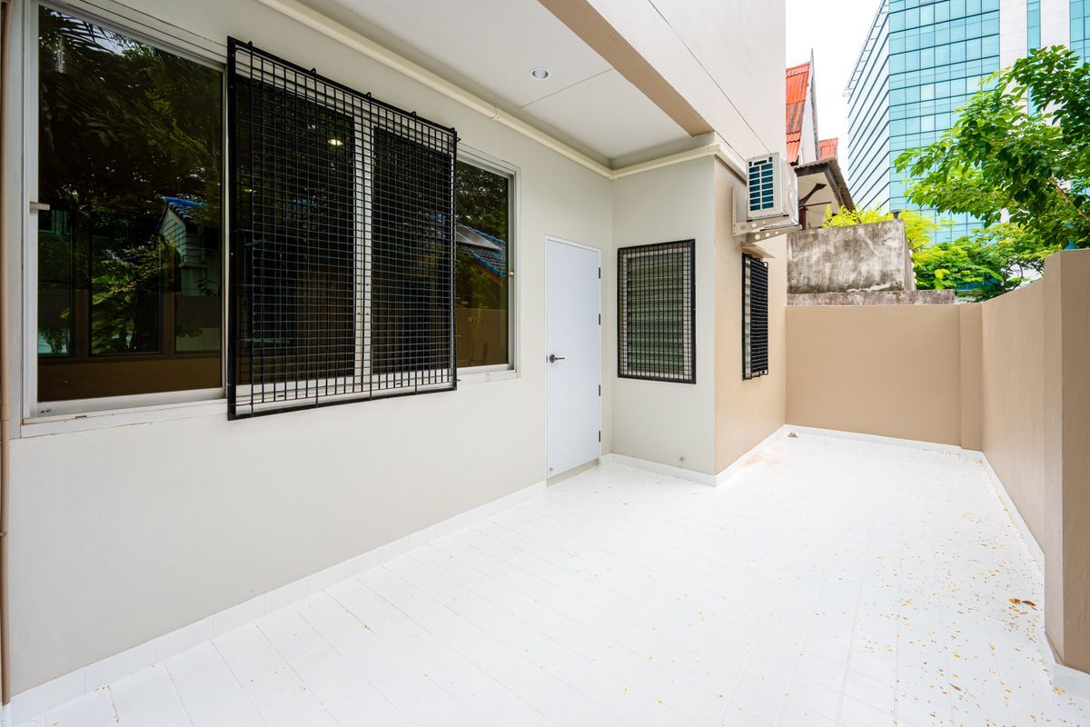 For SaleHouseSapankwai,Jatujak : 🏡 For Sale: 3-Storey Detached House in Modern Contemporary Style ✨ Fully renovated with spacious 375 sq.m. of usable area | 5 Bedrooms Prime location near MRT Chatuchak & BTS Mo Chit Surrounded by shopping malls, schools, and universities – convenient