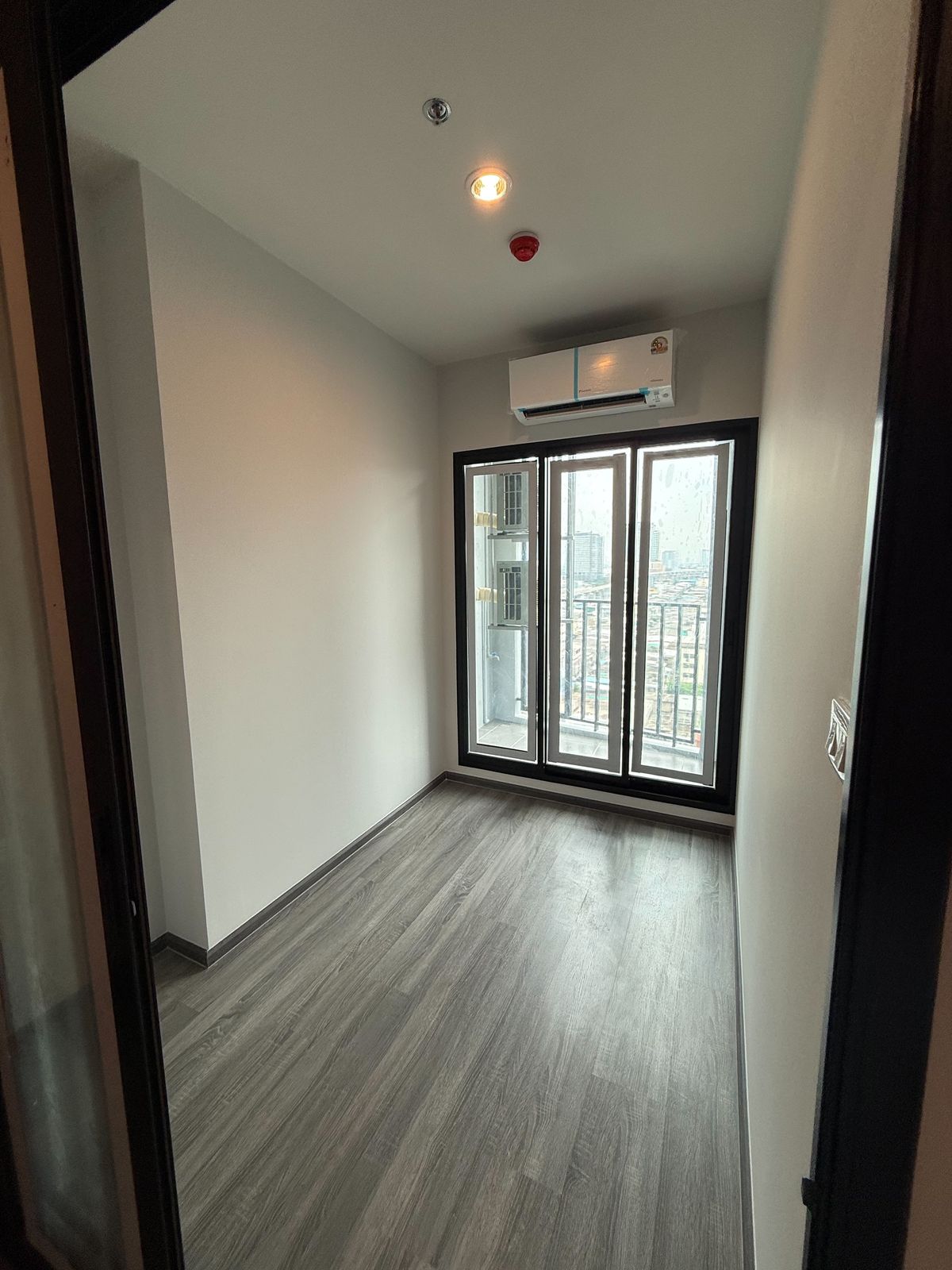 Sale DownCondoSeri Thai, Ramkhamhaeng Nida : 𝗘𝘅𝗰𝗹𝘂𝘀𝗶𝘃𝗲 𝗥𝗲𝘀𝗮𝗹𝗲! 𝟭 𝗕𝗲𝗱 𝗣𝗹𝘂𝘀 𝗧𝗵𝗶𝘀 𝘂𝗻𝗶𝘁 𝘁𝘆𝗽𝗲 𝗶𝘀 𝗰𝗼𝗺𝗽𝗹𝗲𝘁𝗲𝗹𝘆 𝘀𝗼𝗹𝗱 𝗼𝘂𝘁 𝗳𝗿𝗼𝗺 𝘁𝗵𝗲 𝗱𝗲𝘃𝗲𝗹𝗼𝗽𝗲𝗿. 𝗔𝘁 𝗷𝘂𝘀𝘁 𝟮.𝟵𝟵 𝗠𝗕, 𝗶𝘁'𝘀 𝘁𝗵𝗲 𝗯𝗲𝘀𝘁 𝗽𝗿𝗶𝗰𝗲 𝗮𝘃𝗮𝗶𝗹𝗮𝗯𝗹𝗲 𝗼𝗻 𝘁𝗵𝗲 𝗺𝗮
