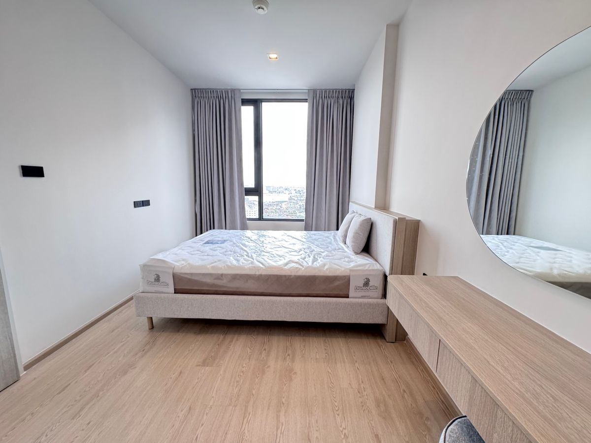 For RentCondoWongwianyai, Charoennakor : Reference Sathorn Wongwianyai, new room, available for rent.