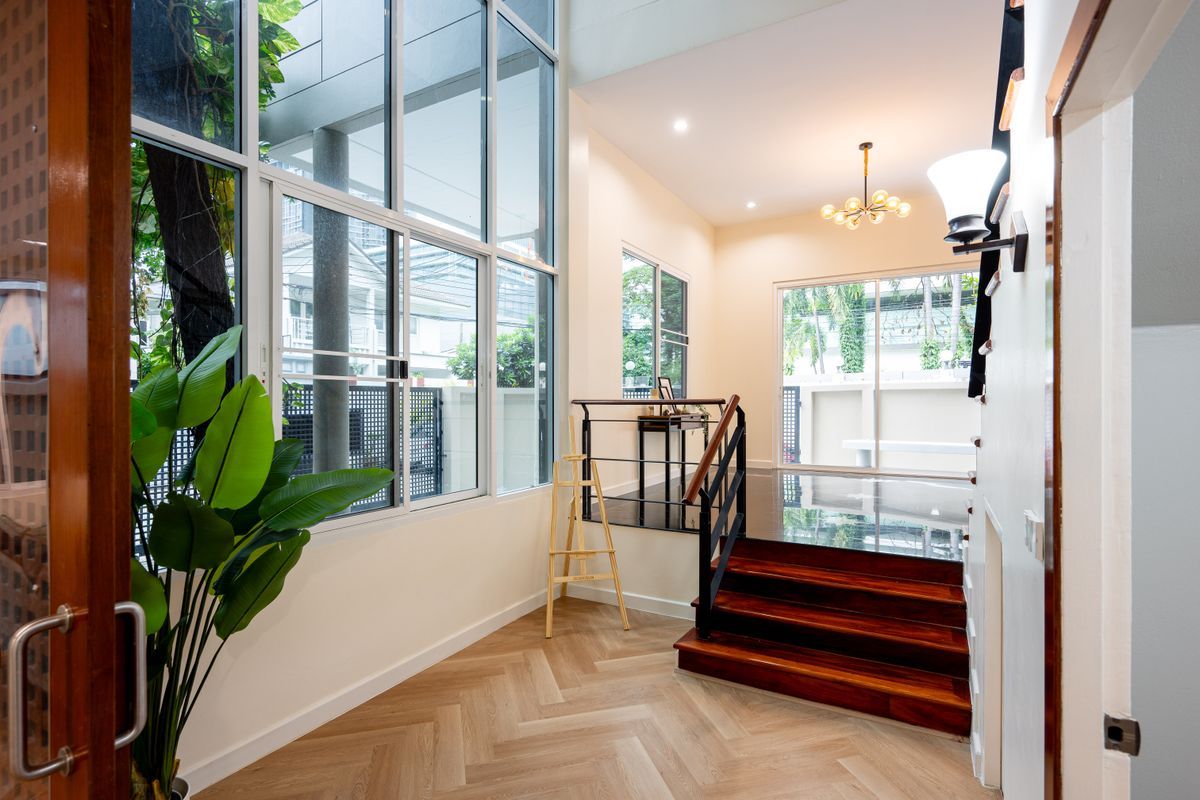 For SaleHouseSapankwai,Jatujak : 🏡 For Sale: 3-Storey Detached House in Modern Contemporary Style ✨ Fully renovated with spacious 375 sq.m. of usable area | 5 Bedrooms Prime location near MRT Chatuchak & BTS Mo Chit Surrounded by shopping malls, schools, and universities – convenient