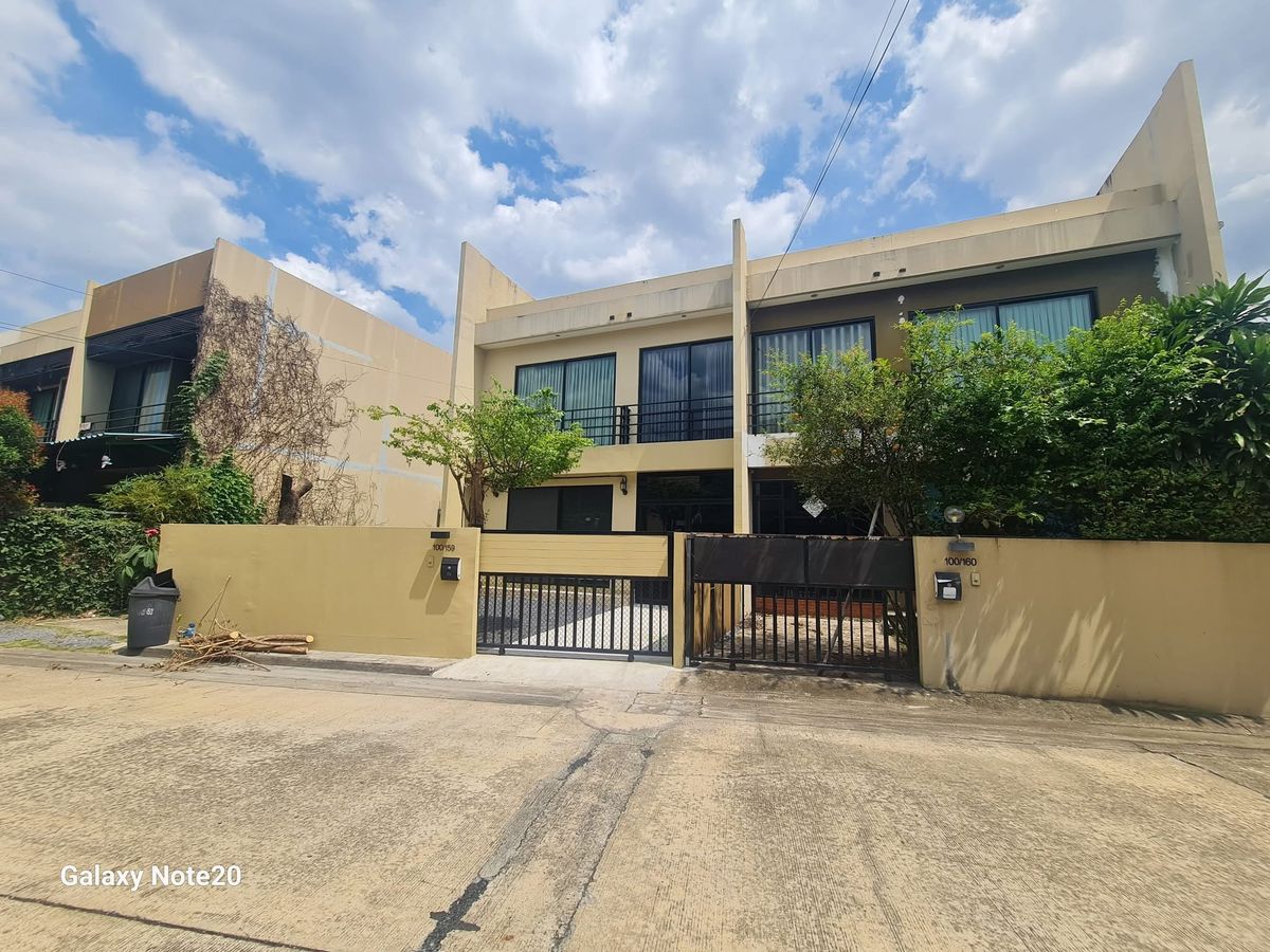 For RentTownhomeSeri Thai, Ramkhamhaeng Nida : Rent a new renovated house, Urbano Village, Ramkhamhaeng 94, opposite Pasio Ramkhamhaeng, near The Mall Bangkapi