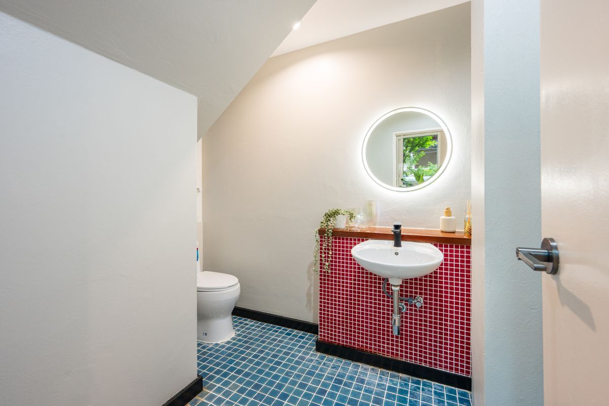 For SaleHouseSapankwai,Jatujak : 🏡 For Sale: 3-Storey Detached House in Modern Contemporary Style ✨ Fully renovated with spacious 375 sq.m. of usable area | 5 Bedrooms Prime location near MRT Chatuchak & BTS Mo Chit Surrounded by shopping malls, schools, and universities – convenient