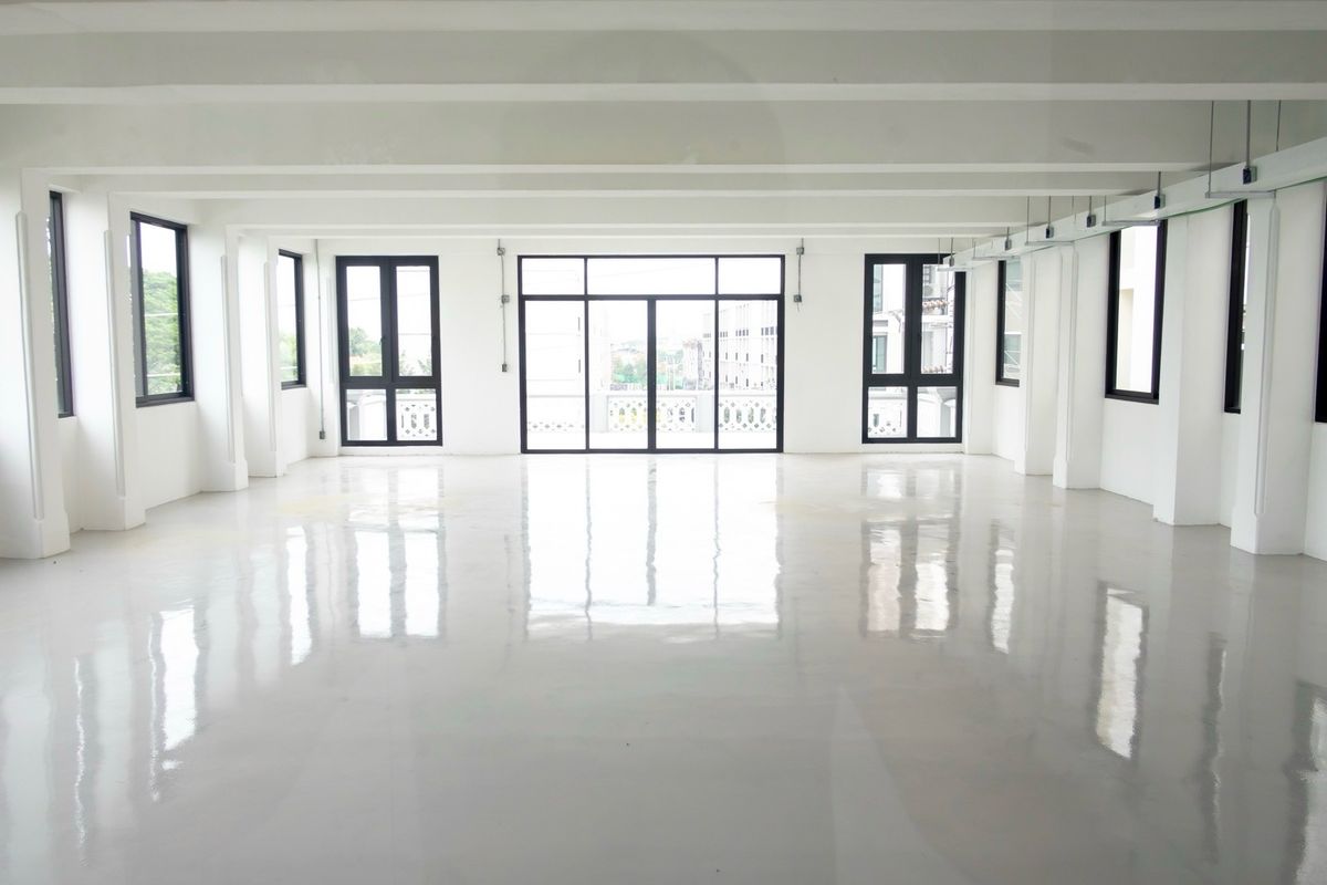 For RentOfficeRamkhamhaeng, Hua Mak : Rental of the Stand Alone Building has a lot of parking elevators, Town in Town, Sriwara Road, Ekkamai - Ram Inthra express. Bangkok