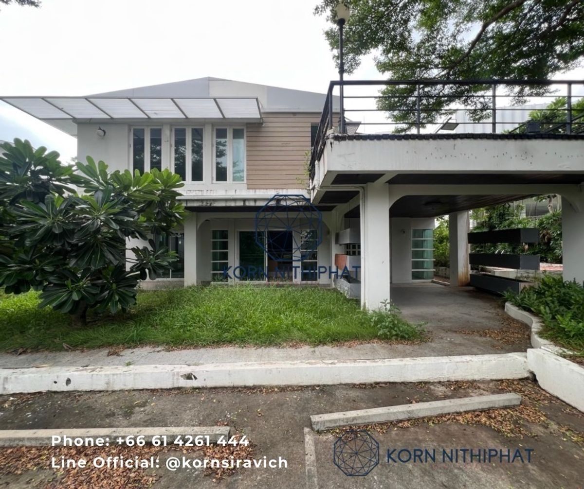 For RentRetail SpaceSukhumvit, Asoke, Thonglor : Rent a detached house with Sukhong Sukhumvit for doing a renovated business. Open Idea Business has many cars parking on the land, a total of 231 square wah, call 061-4261-444.
