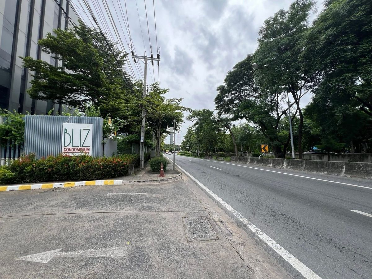 ขายคอนโดพัฒนาการ ศรีนครินทร์ : ขายด่วน! บลิซ คอนโด ใกล้แอร์พอร์ตลิงค์หัวหมาก