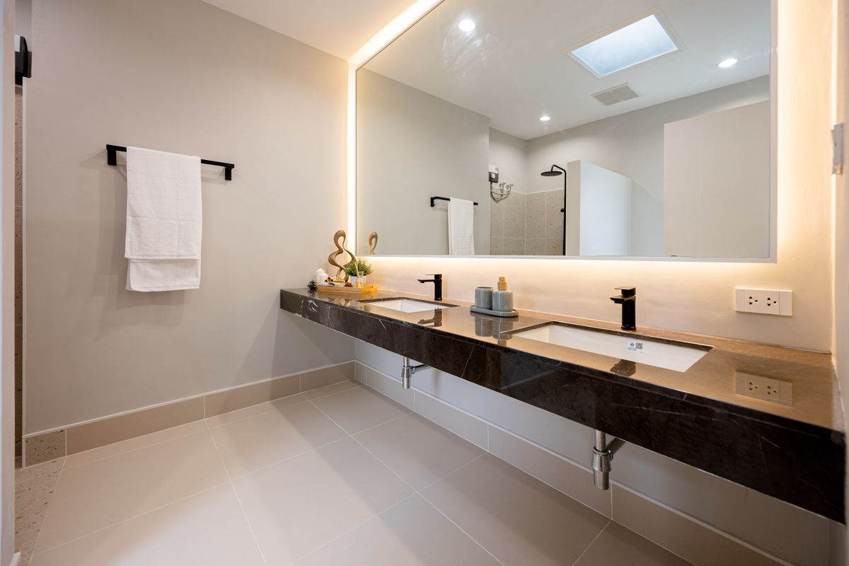 For SaleHouseSapankwai,Jatujak : 🏡 For Sale: 3-Storey Detached House in Modern Contemporary Style ✨ Fully renovated with spacious 375 sq.m. of usable area | 5 Bedrooms Prime location near MRT Chatuchak & BTS Mo Chit Surrounded by shopping malls, schools, and universities – convenient