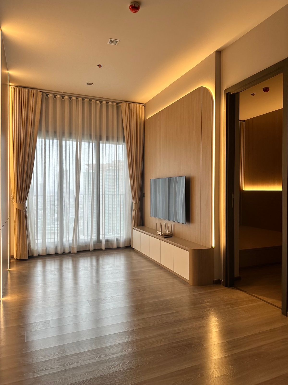 ให้เช่าคอนโดสาทร นราธิวาส : (for rent) RHYTHM Charoenkrung Pavilion 5 นาทีถึงสาทร และ 100 ม.ถึง Shrewsbury International School