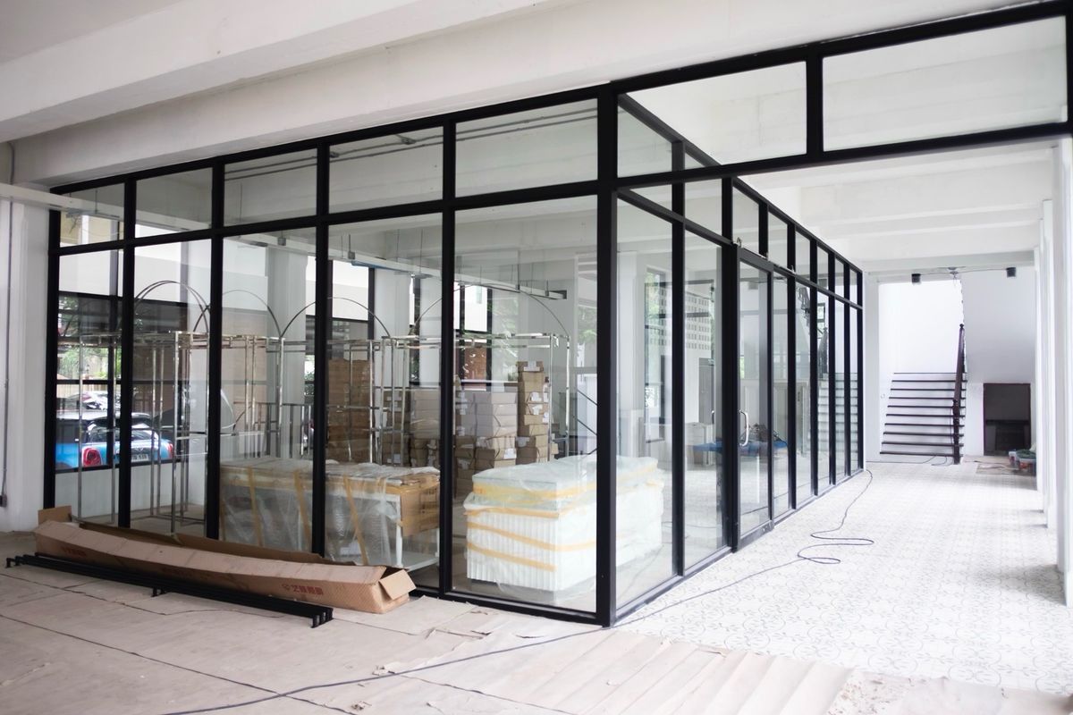 For RentOfficeRamkhamhaeng, Hua Mak : Rental of the Stand Alone Building has a lot of parking elevators, Town in Town, Sriwara Road, Ekkamai - Ram Inthra express. Bangkok