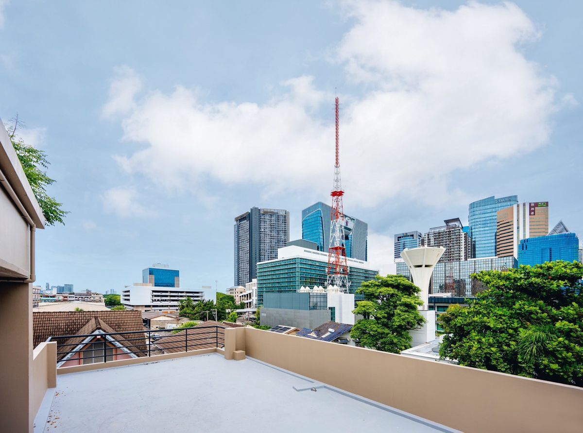 For SaleHouseSapankwai,Jatujak : 🏡 For Sale: 3-Storey Detached House in Modern Contemporary Style ✨ Fully renovated with spacious 375 sq.m. of usable area | 5 Bedrooms Prime location near MRT Chatuchak & BTS Mo Chit Surrounded by shopping malls, schools, and universities – convenient