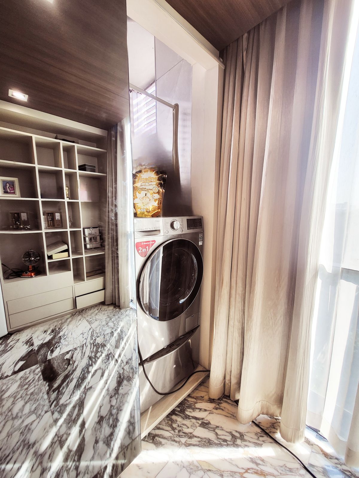 For SaleCondoRatchadapisek, Huaikwang, Suttisan : 🔥Urgent Sale🔥 Ideo Ratchada-Huai Khwang, fully furnished and ready to move in. Conveniently located just 80 meters from Huai Khwang MRT Station.