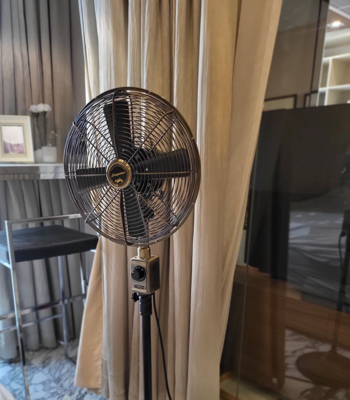 For SaleCondoRatchadapisek, Huaikwang, Suttisan : 🔥Urgent Sale🔥 Ideo Ratchada-Huai Khwang, fully furnished and ready to move in. Conveniently located just 80 meters from Huai Khwang MRT Station.