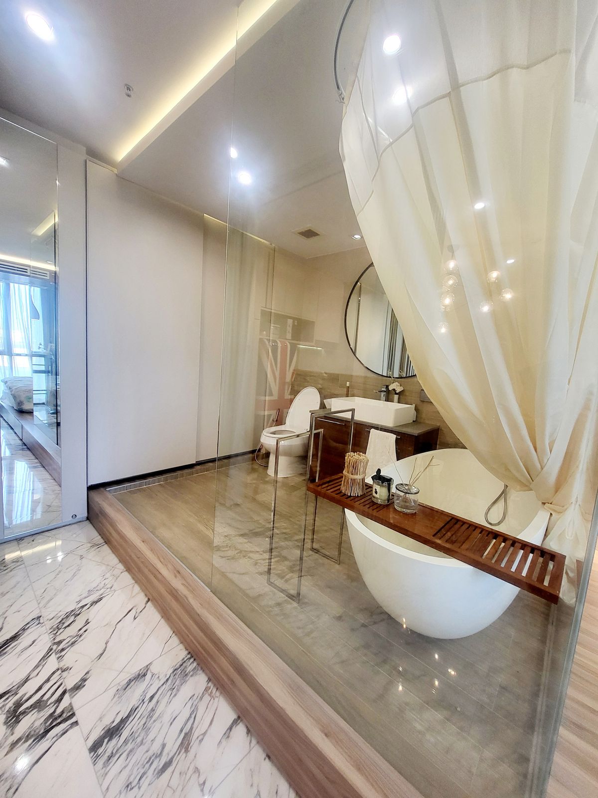 For SaleCondoRatchadapisek, Huaikwang, Suttisan : 🔥Urgent Sale🔥 Ideo Ratchada-Huai Khwang, fully furnished and ready to move in. Conveniently located just 80 meters from Huai Khwang MRT Station.