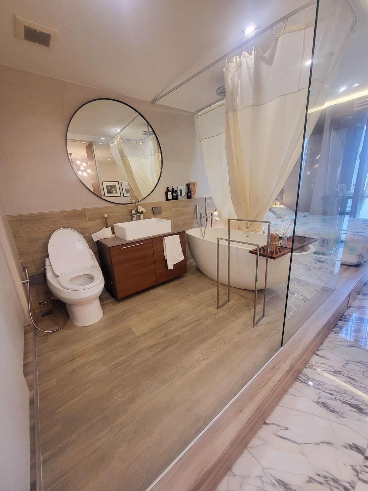 For SaleCondoRatchadapisek, Huaikwang, Suttisan : 🔥Urgent Sale🔥 Ideo Ratchada-Huai Khwang, fully furnished and ready to move in. Conveniently located just 80 meters from Huai Khwang MRT Station.