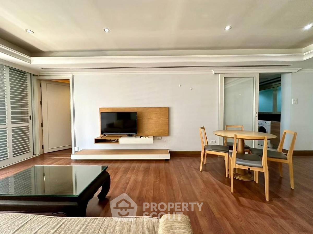 For RentCondoWitthayu, Chidlom, Langsuan, Ploenchit : 2-BR Condo at Somkid Gardens Condominium near BTS Chit Lom