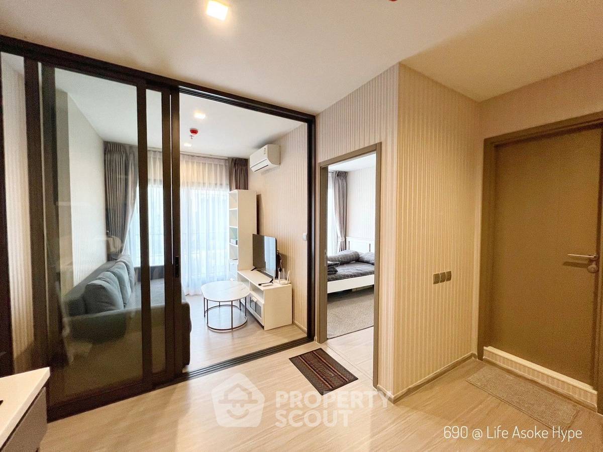 For RentCondoRama9, Petchburi, RCA : 1-BR Condo at Life Asoke Hype near ARL Makkasan
