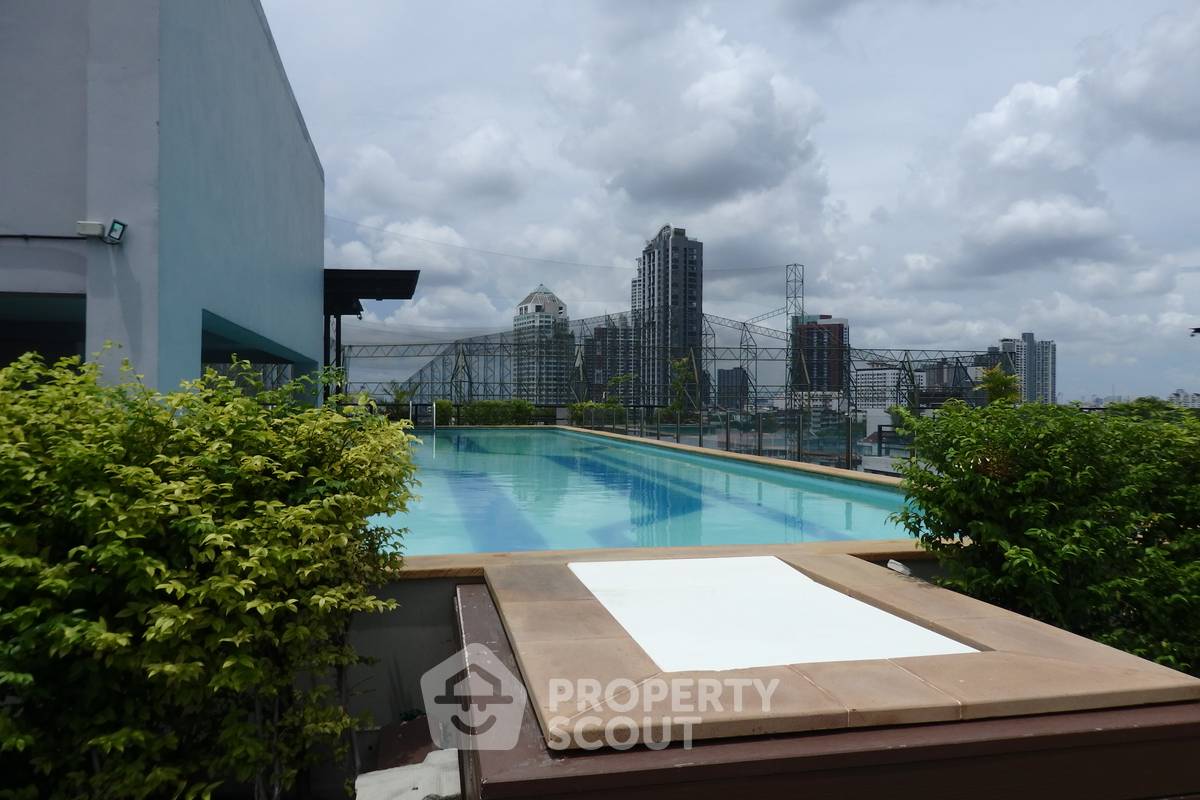 ให้เช่าคอนโดสุขุมวิท อโศก ทองหล่อ : คอนโด 1-ห้องนอน ที่ ซีนิธ เพลส สุขุมวิท 42 คอนโดมิเนียม ใกล้ BTS เอกมัย