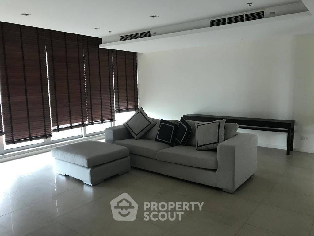 For SaleCondoWongwianyai, Charoennakor : 3-BR Condo at The River Condominium near BTS Saphan Taksin