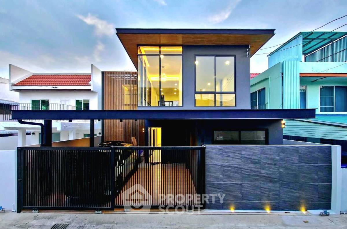 ขายบ้านอ่อนนุช อุดมสุข : บ้าน 3 ห้องนอนพร้อมสระว่ายน้ำส่วนตัว ใกล้ BTS บางจาก