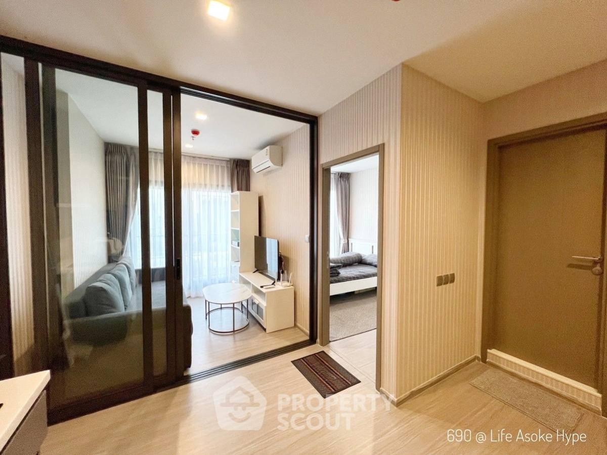 For RentCondoRama9, Petchburi, RCA : 1-BR Condo at Life Asoke Hype near ARL Makkasan